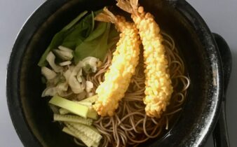 soba varm nudle suppe