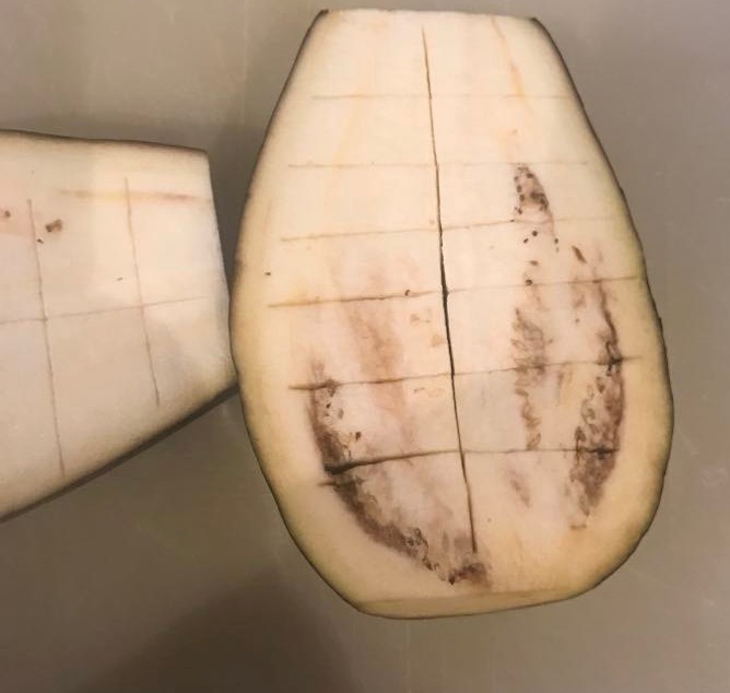 skæring af aubergine