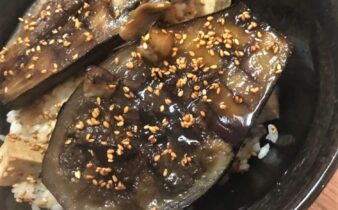 ris med unagi stegt aubergine