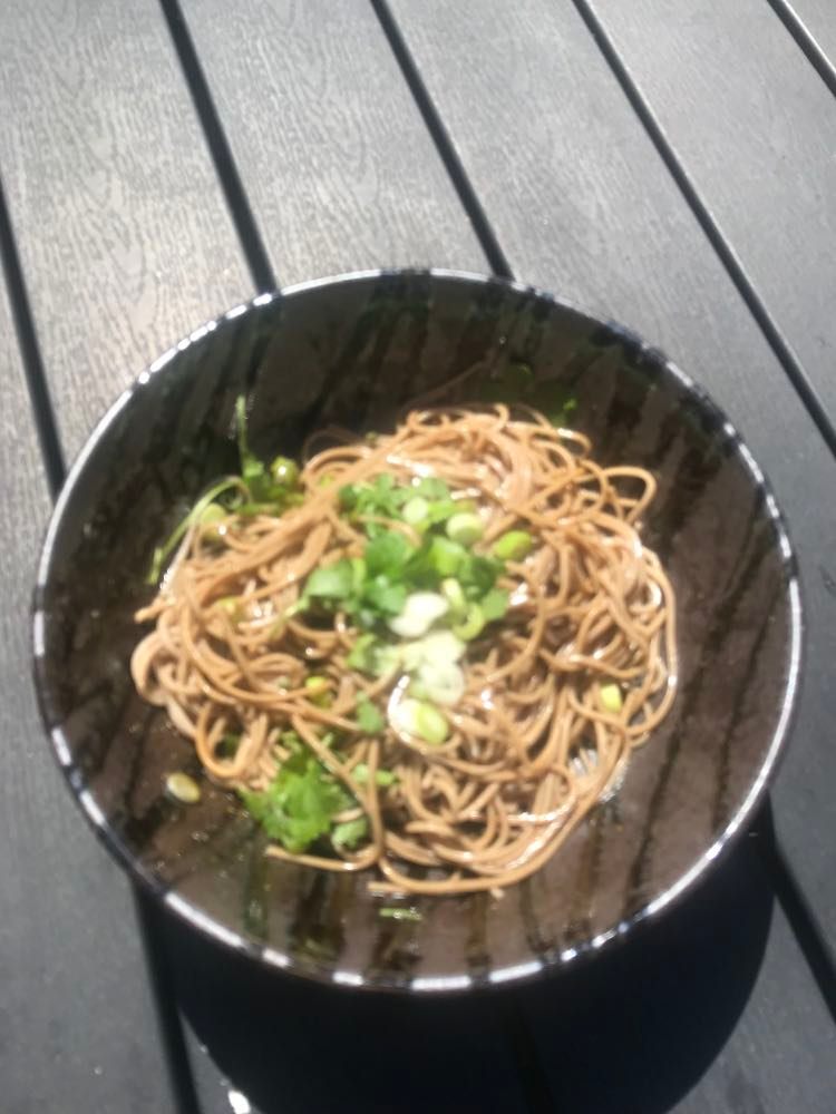 soba nudle salat
